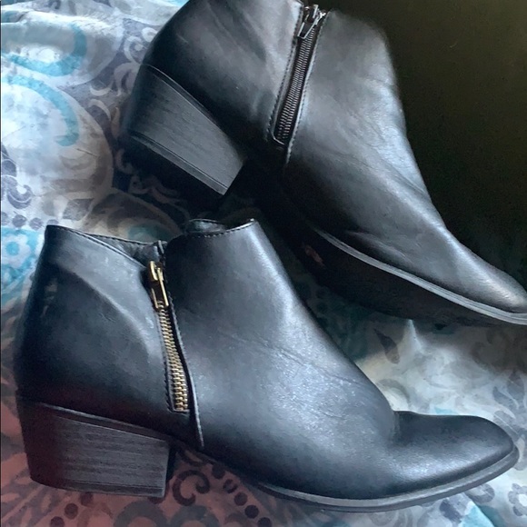 Boots - Picture 2 of 3